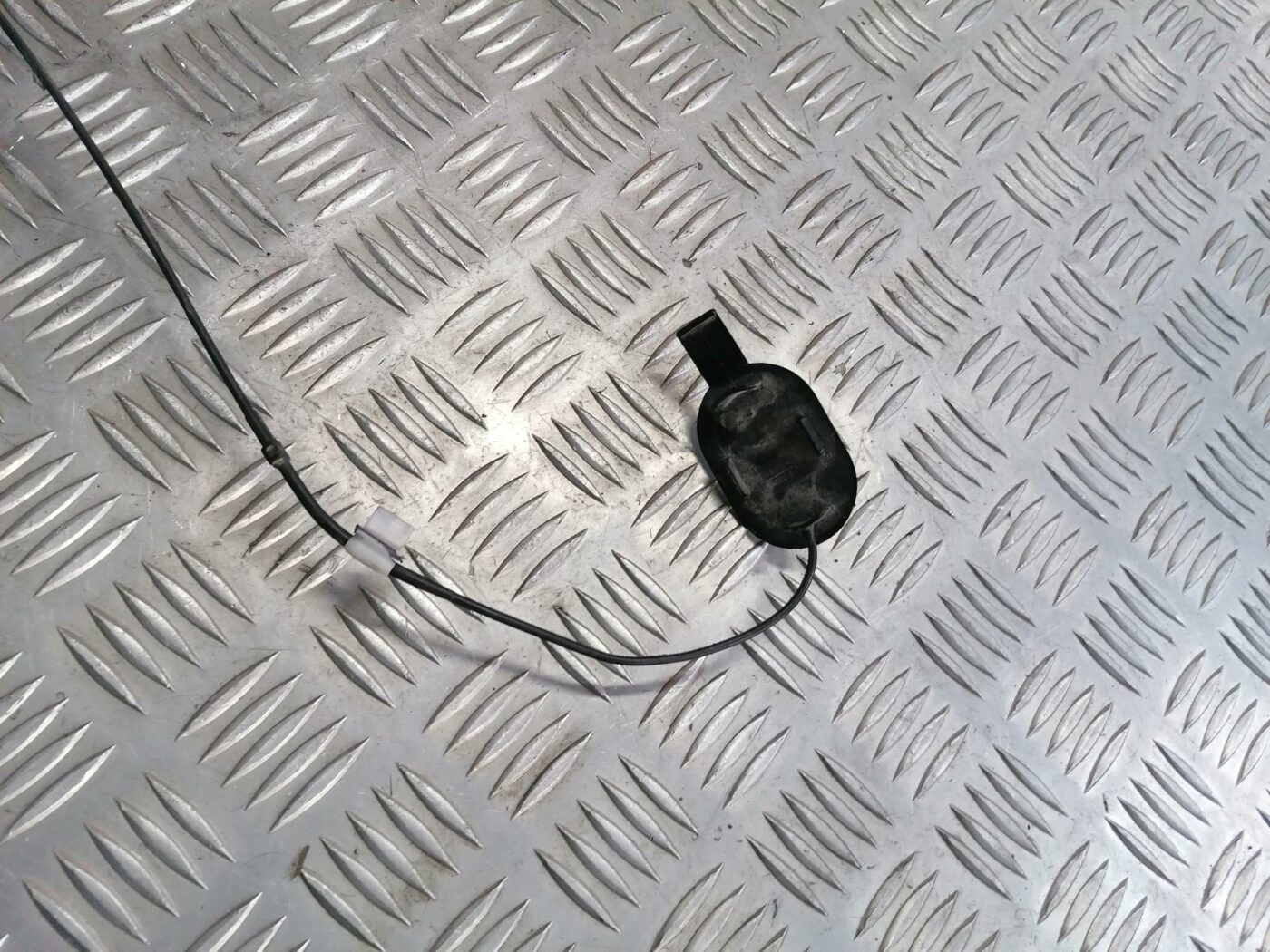 Bagāžnieka vāka slēdzene priekš BMW 530D E39 2001 TOURING 3 Bagāžnieka vāka slēdzene priekš BMW 530D E39 2001 TOURING