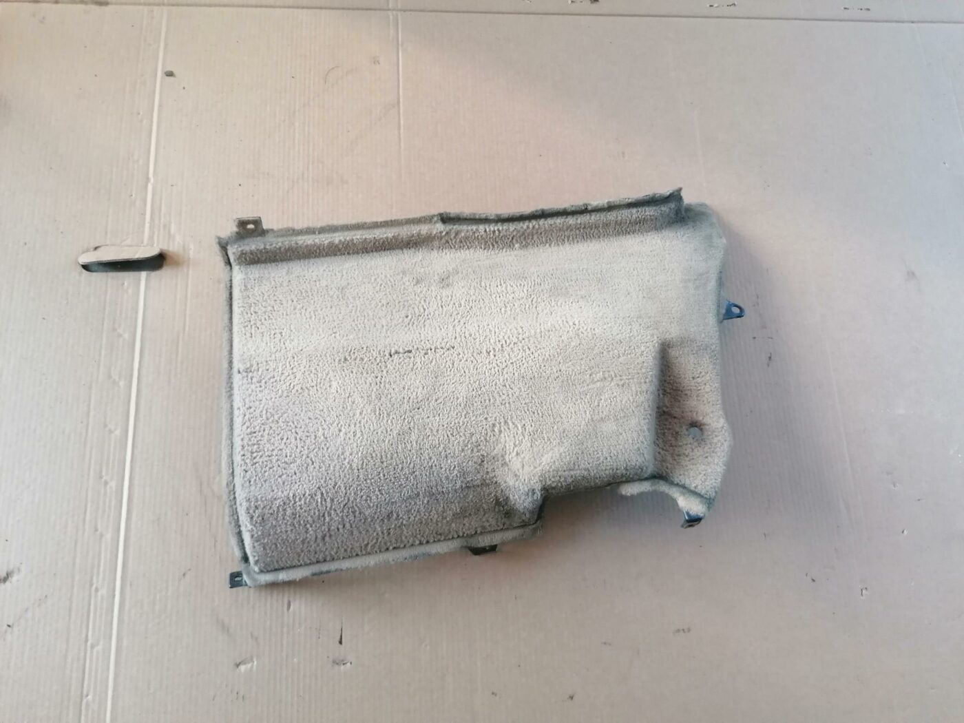 Bagāžnieka nodalījuma sānu apdare priekš BMW 530D E39 2001 TOURING 1 Bagāžnieka nodalījuma sānu apdare priekš BMW 530D E39 2001 TOURING