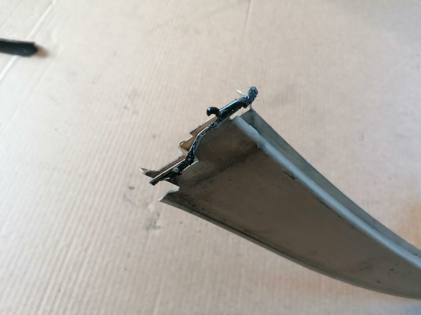 Bagažnieka nodalījuma statnes apdare priekš BMW 530D E39 2001 TOURING 2 Bagažnieka nodalījuma statnes apdare priekš BMW 530D E39 2001 TOURING