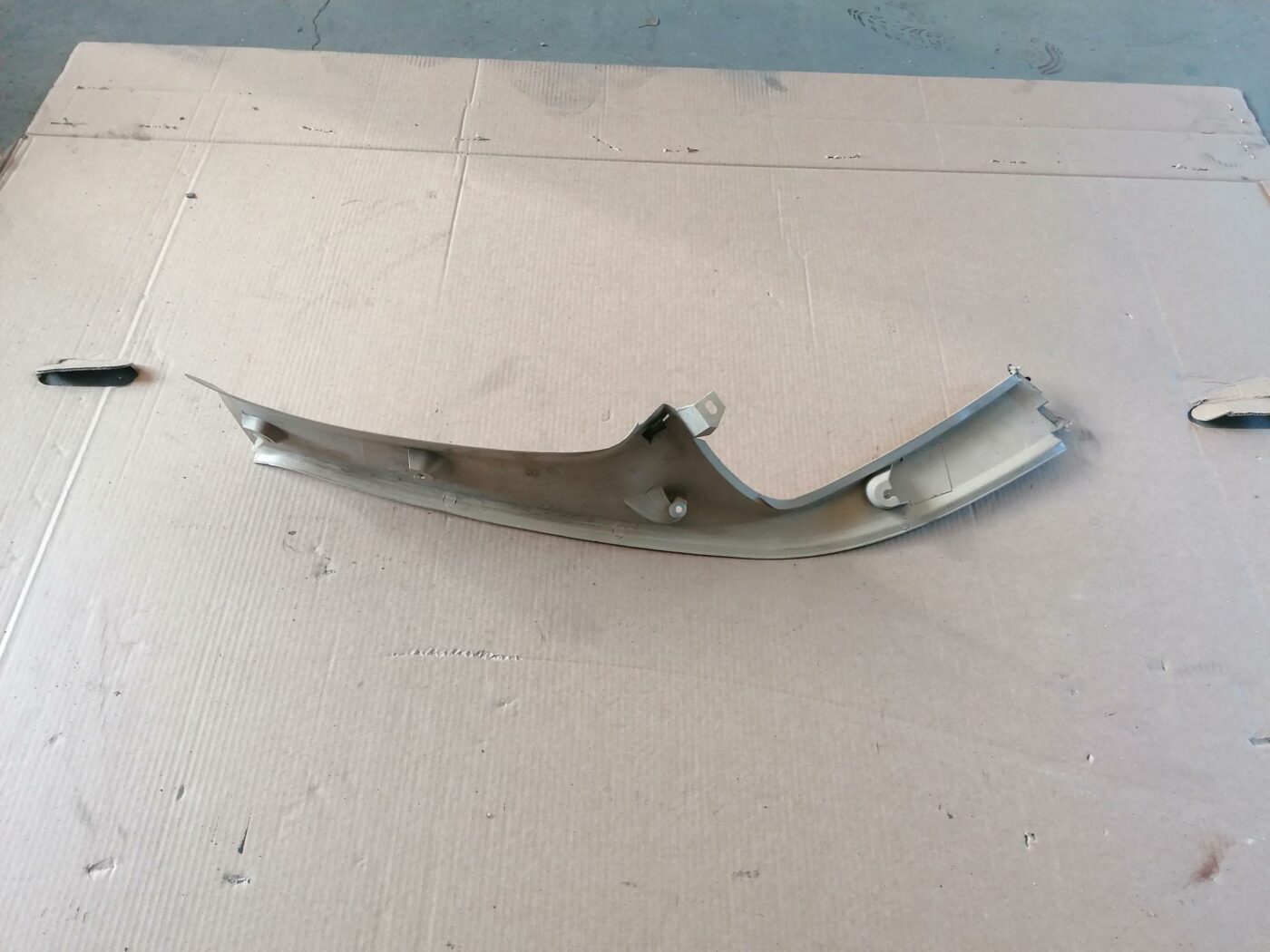 Bagažnieka nodalījuma statnes apdare priekš BMW 530D E39 2001 TOURING 4 Bagažnieka nodalījuma statnes apdare priekš BMW 530D E39 2001 TOURING