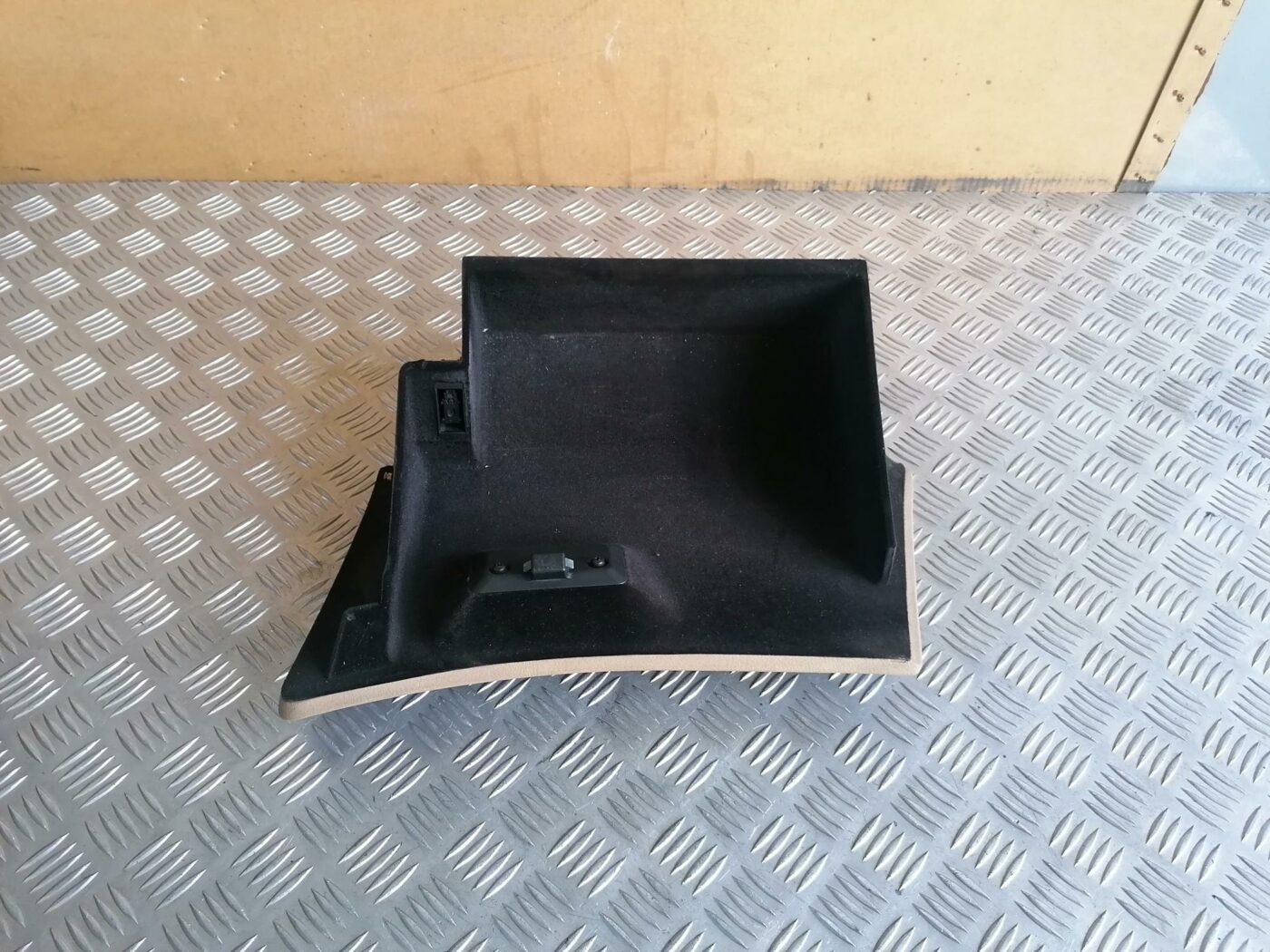 Mantu glabāšanas nodalījums pasažiera pusē priekš BMW 530D E39 2001 TOURING 2 Mantu glabāšanas nodalījums pasažiera pusē priekš BMW 530D E39 2001 TOURING