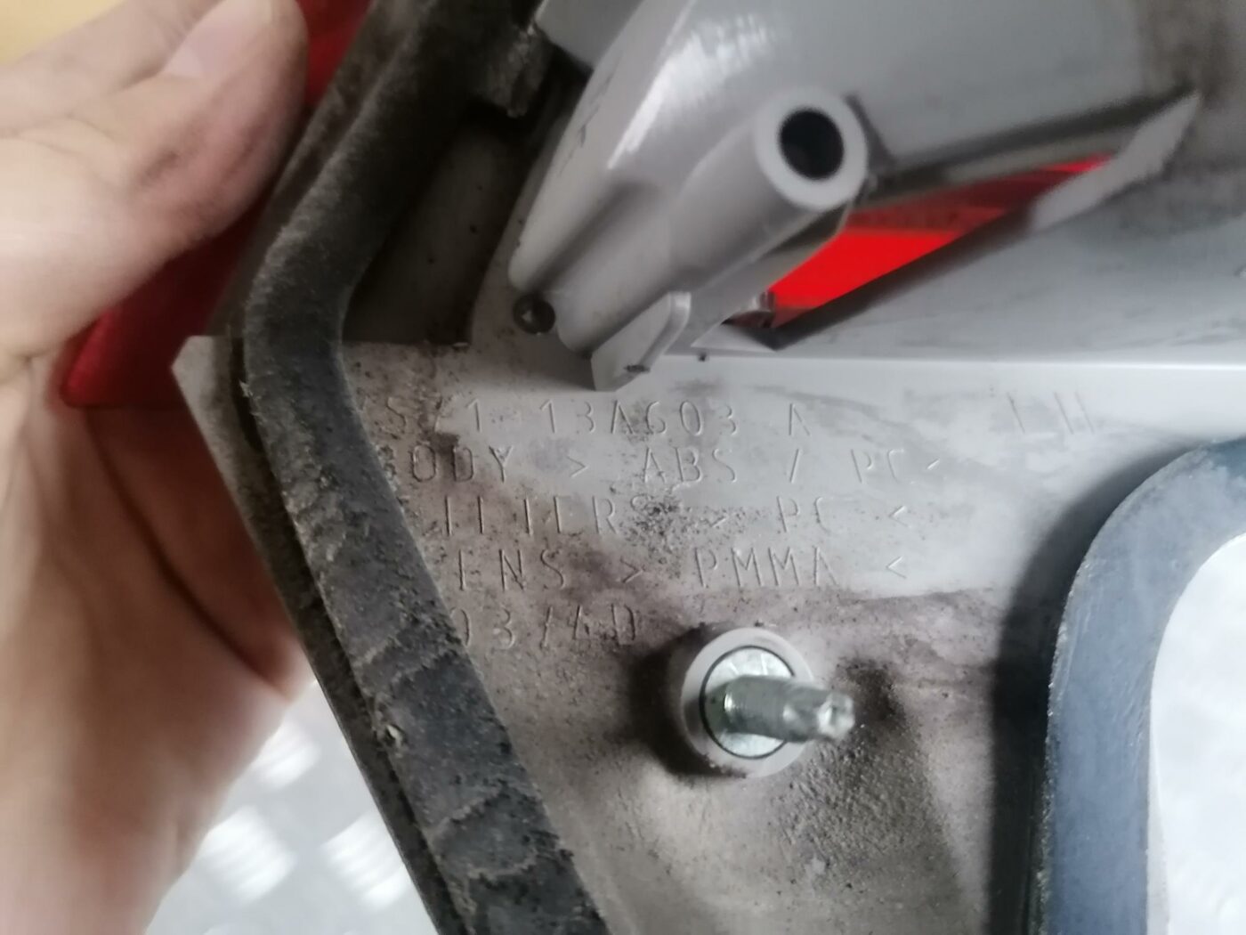 Bagāžnieka vāka kreisais lukturis priekš FORD MONDEO 2007 3 Bagāžnieka vāka kreisais lukturis priekš FORD MONDEO 2007