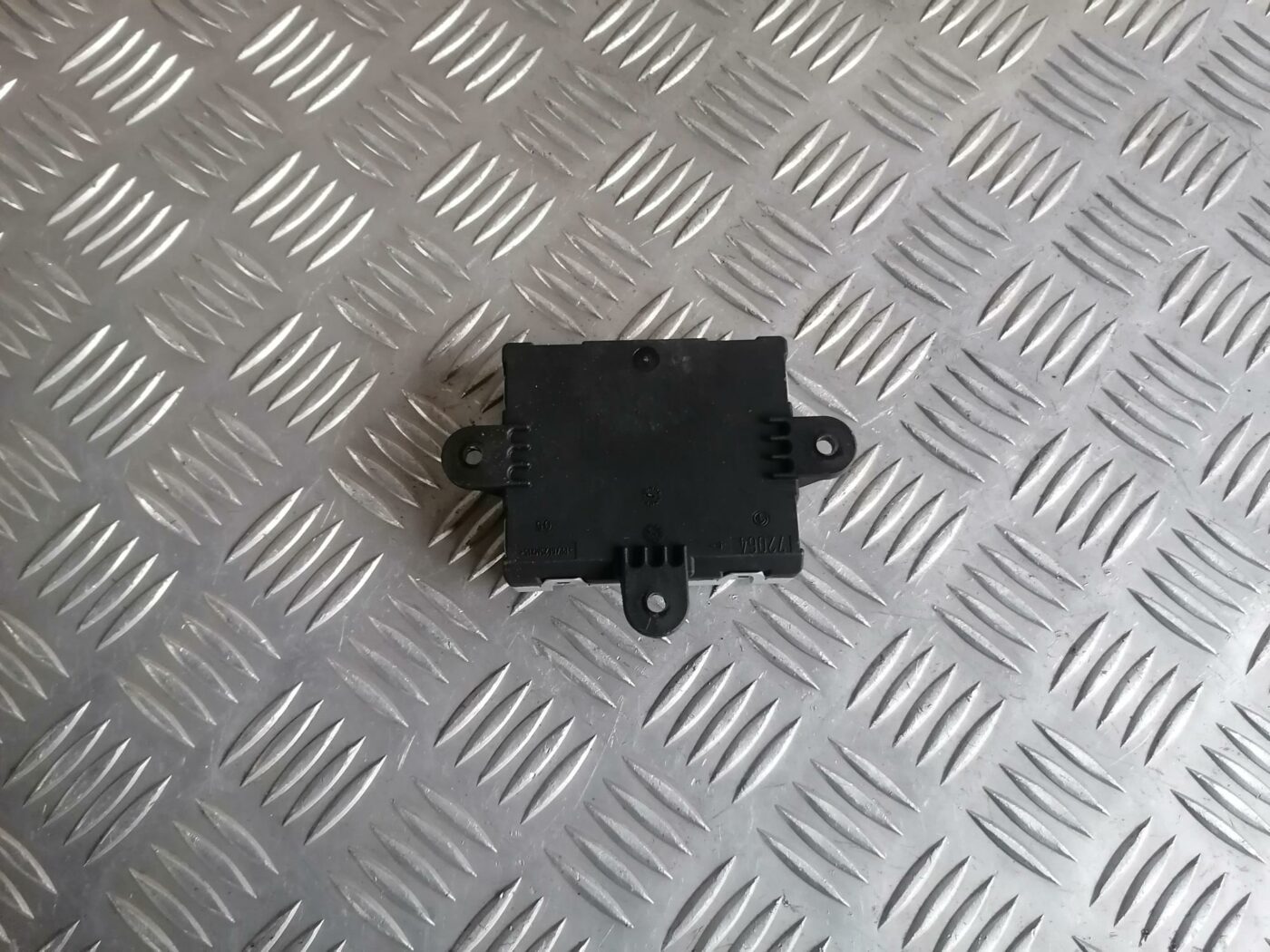 Priekšējo labo durvju vadības bloks priekš FORD MONDEO 2007 2 Priekšējo labo durvju vadības bloks priekš FORD MONDEO 2007