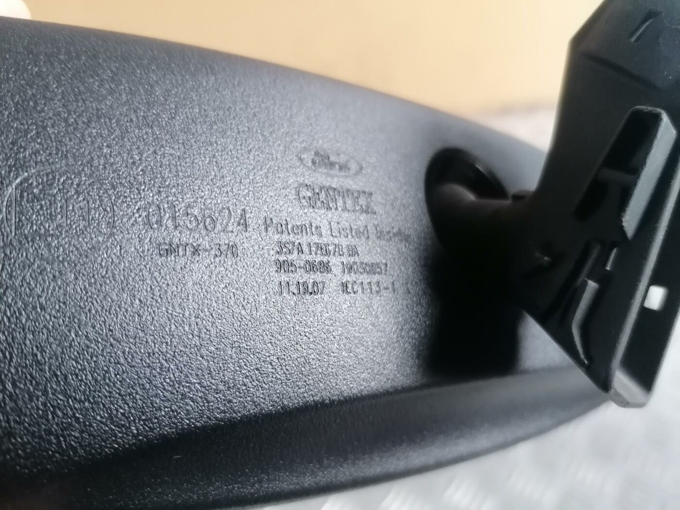 Salona atpakaļskata spogulis priekš FORD MONDEO 2007