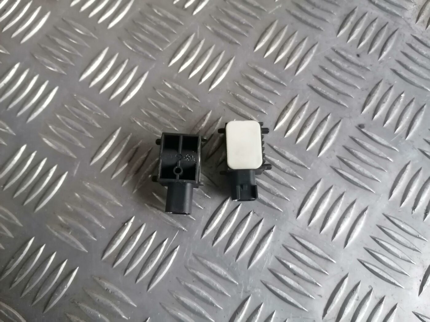 Drošības spilvena trieciensensors priekš FORD MONDEO 2007 1 Drošības spilvena trieciensensors priekš FORD MONDEO 2007