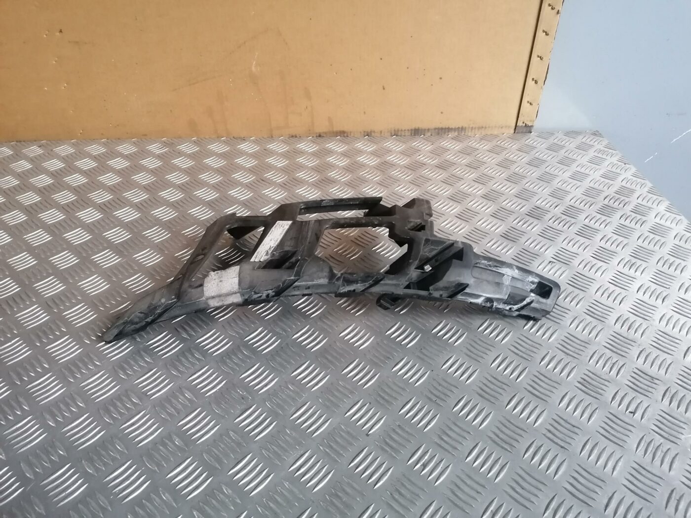 Priekšēja bufera kronšteins priekš FORD MONDEO 2007