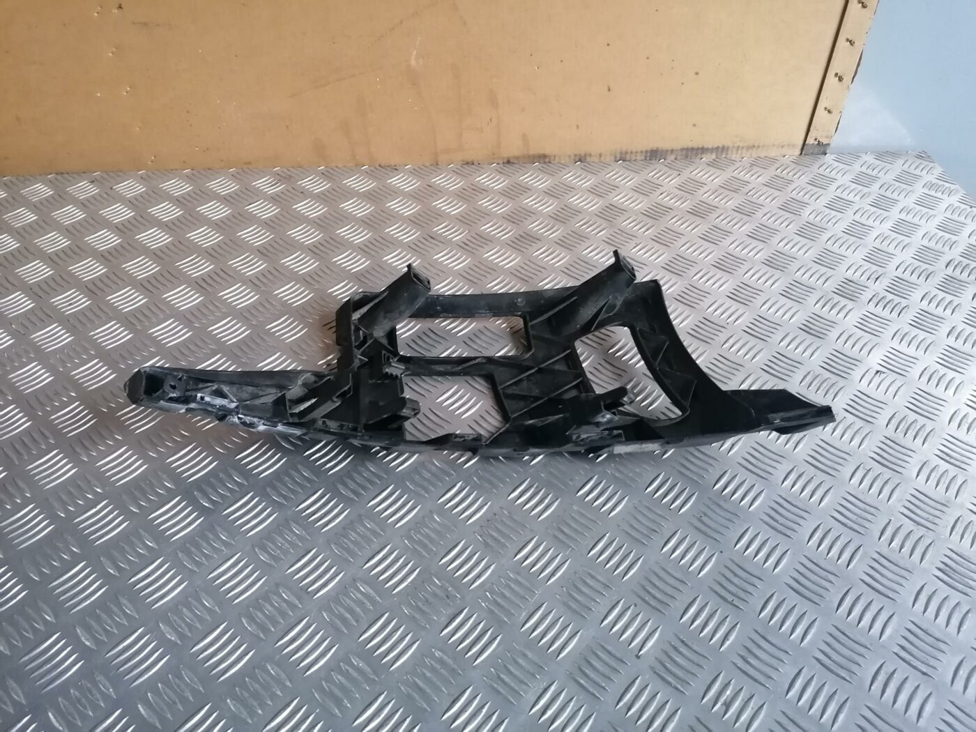 Priekšēja bufera kronšteins priekš FORD MONDEO 2007