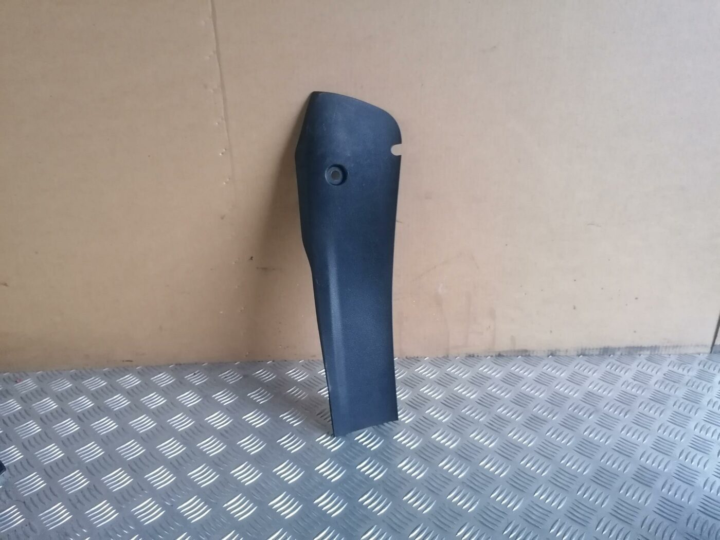 Centrālās konsoles (apdares) sānu panelis priekš FORD MONDEO 2007