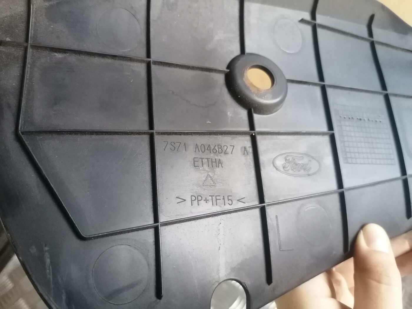 Centrālās konsoles (apdares) sānu panelis priekš FORD MONDEO 2007