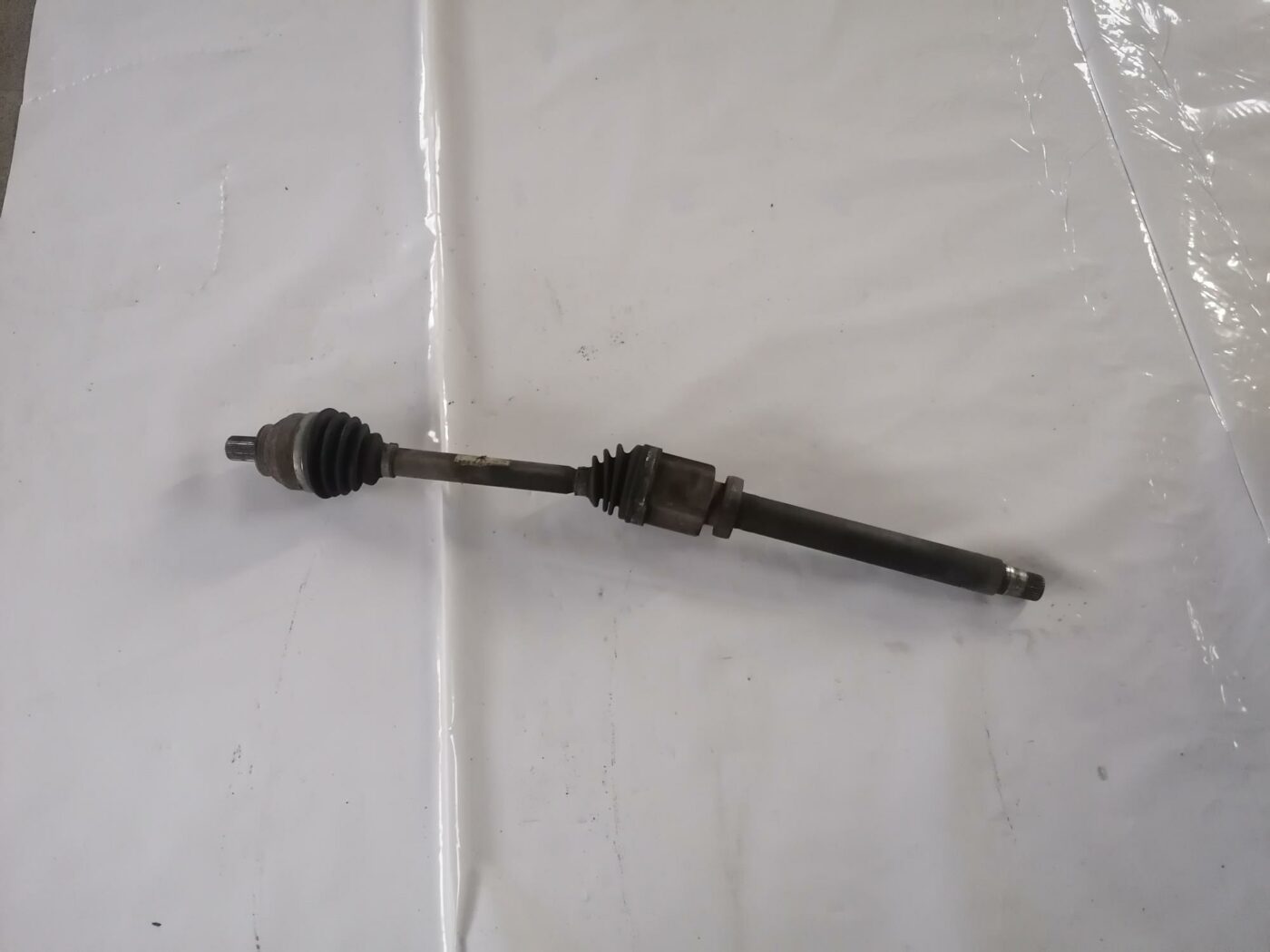 Pusass priekšēja labā priekš FORD MONDEO 2007 1 Pusass priekšēja labā priekš FORD MONDEO 2007