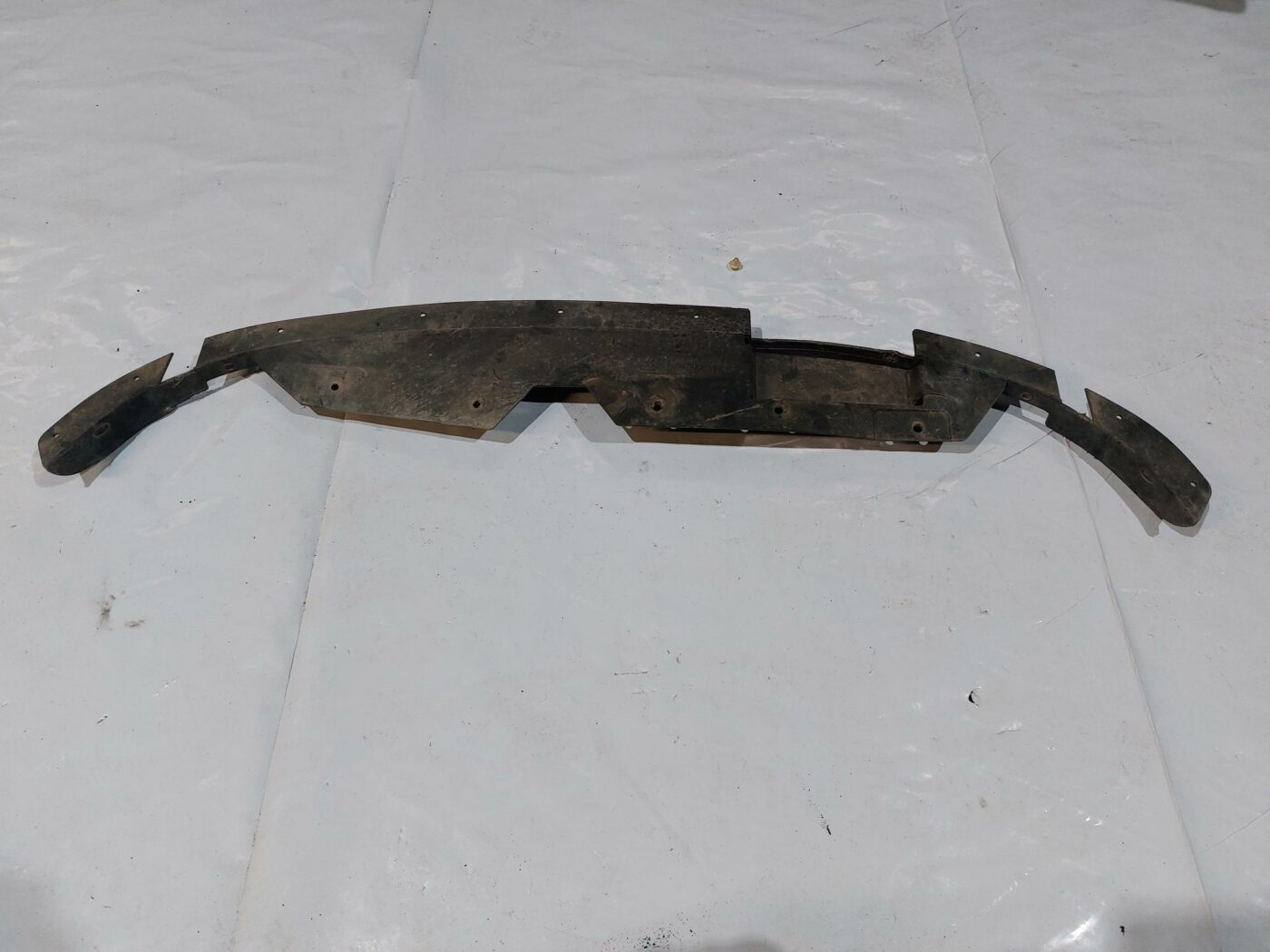 Priekšēja bufera aizsargs priekš CHRYSLER VOYAGER 2006 2 Priekšēja bufera aizsargs priekš CHRYSLER VOYAGER 2006