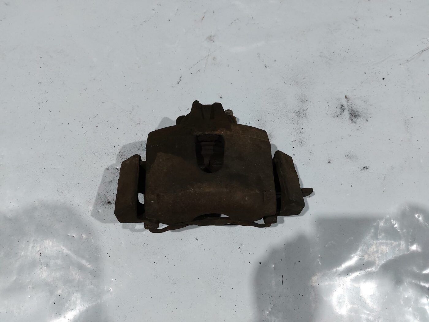 Priekšējais kreisais suports priekš CHRYSLER VOYAGER 2006 2 Priekšējais kreisais suports priekš CHRYSLER VOYAGER 2006