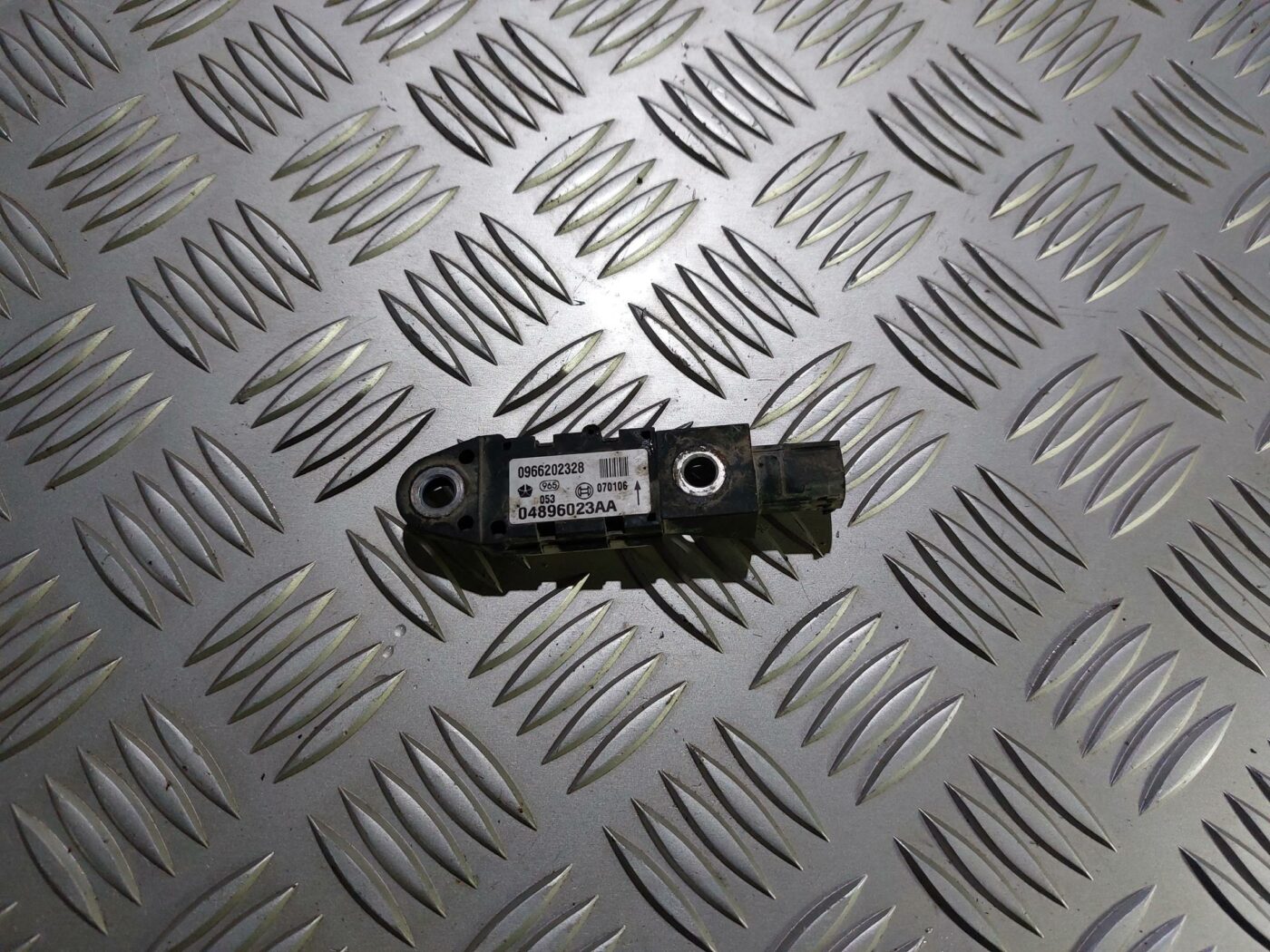 Drošības spilvena trieciensensors priekš CHRYSLER VOYAGER 2006 1 Drošības spilvena trieciensensors priekš CHRYSLER VOYAGER 2006