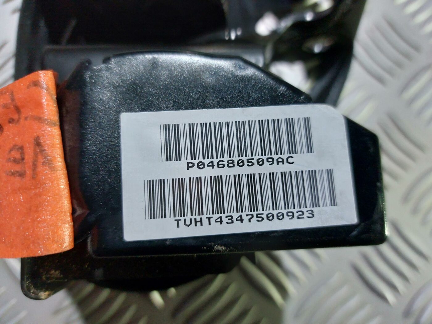 Aizmugurējā vidēja drošības josta priekš CHRYSLER VOYAGER 2006 2 Aizmugurējā vidēja drošības josta priekš CHRYSLER VOYAGER 2006