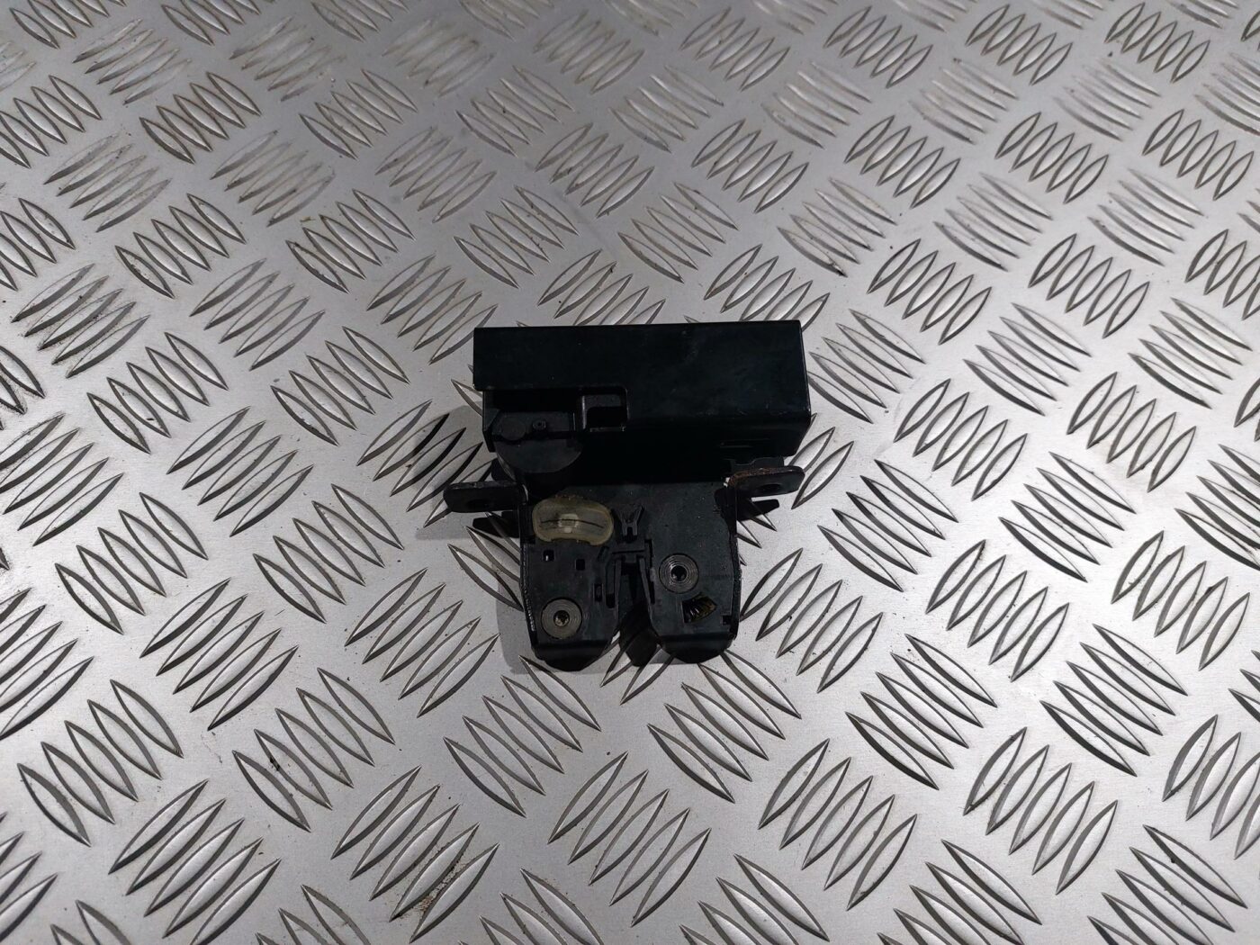 Bagāžnieka vāka slēdzene priekš RENAULT LAGUNA 2011 1 Bagāžnieka vāka slēdzene priekš RENAULT LAGUNA 2011