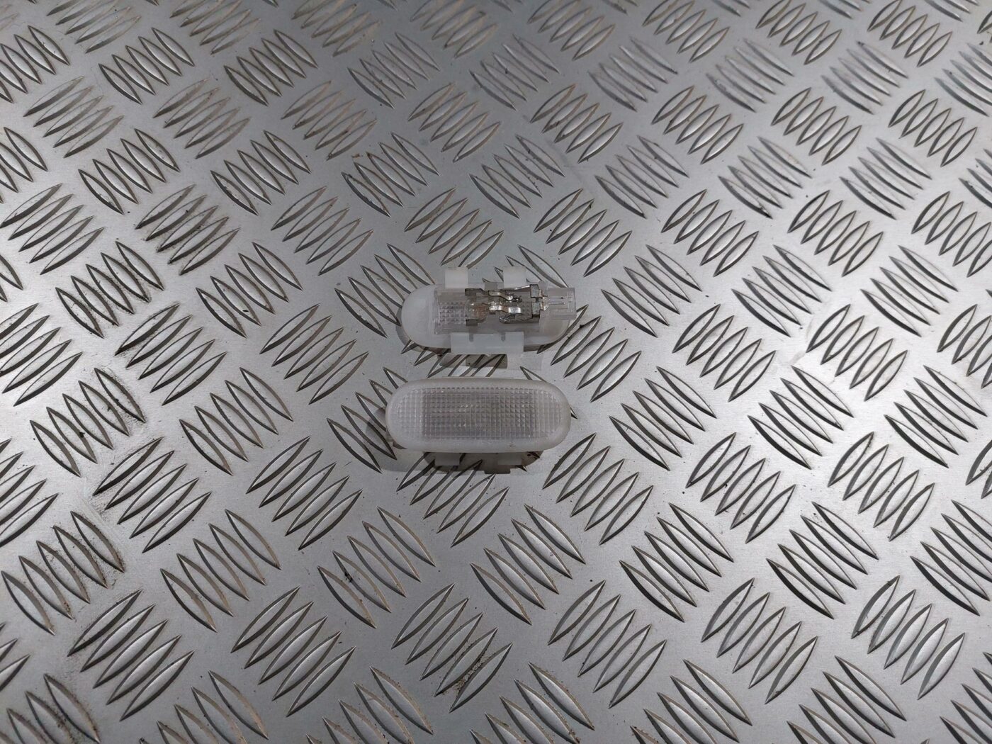 Saules aizsarga apgaismojums priekš RENAULT LAGUNA 2011 1 Saules aizsarga apgaismojums priekš RENAULT LAGUNA 2011