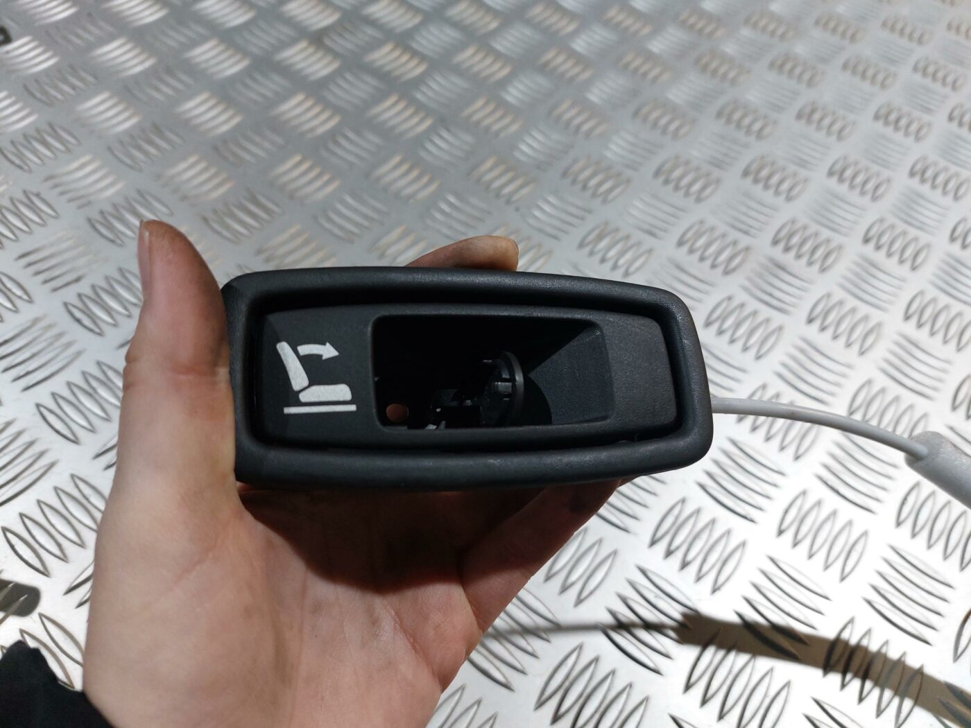 Sēdekļa aizmugures slēdzene priekš RENAULT LAGUNA 2011 3 Sēdekļa aizmugures slēdzene priekš RENAULT LAGUNA 2011