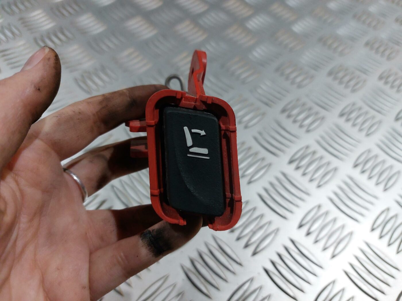 Sēdekļa regulēšanas poga priekš RENAULT LAGUNA 2011