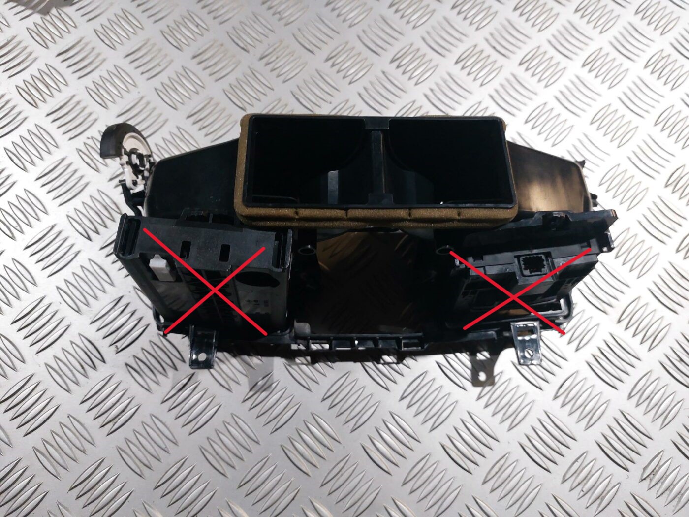 Mērinstrumentu paneļa gaisa vads, centrā priekš RENAULT LAGUNA 2011 1 Mērinstrumentu paneļa gaisa vads, centrā priekš RENAULT LAGUNA 2011