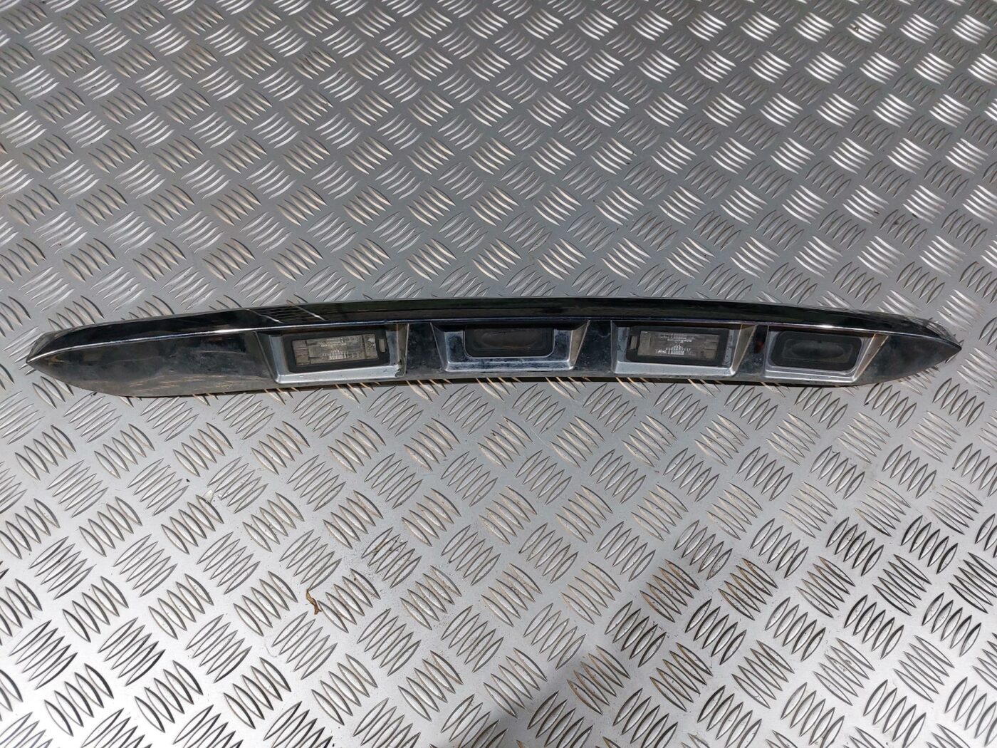 Numura zīmes gaismas uzlika komplektā priekš RENAULT LAGUNA 2011 1 Numura zīmes gaismas uzlika komplektā priekš RENAULT LAGUNA 2011