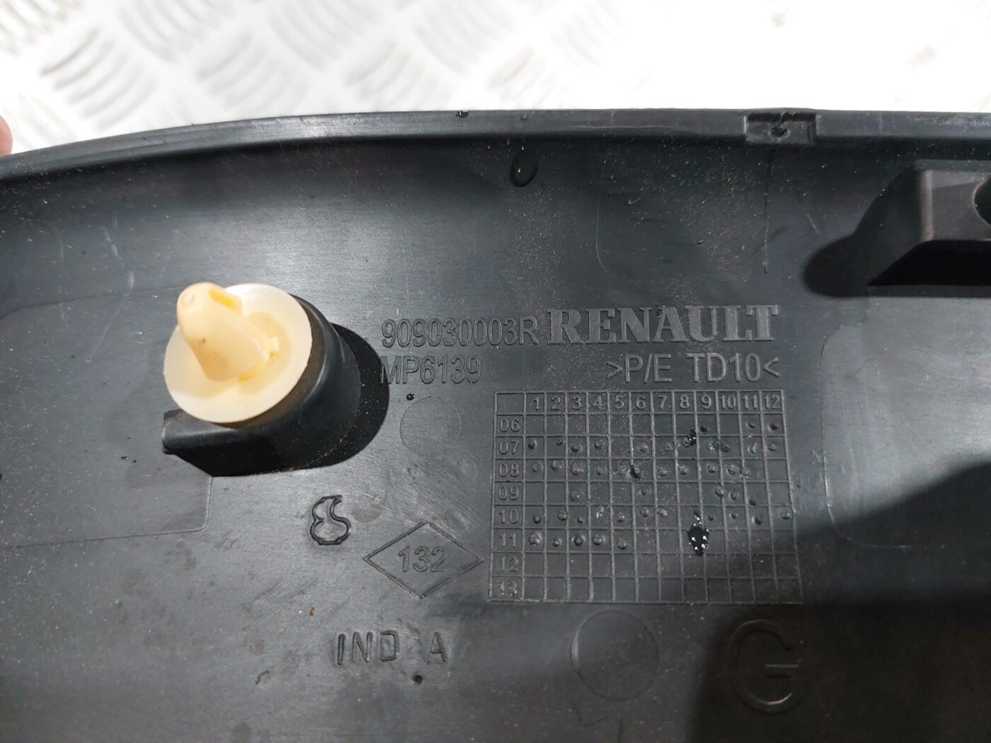 Bagāžnieka vāka apdare priekš RENAULT LAGUNA 2011 3 Bagāžnieka vāka apdare priekš RENAULT LAGUNA 2011