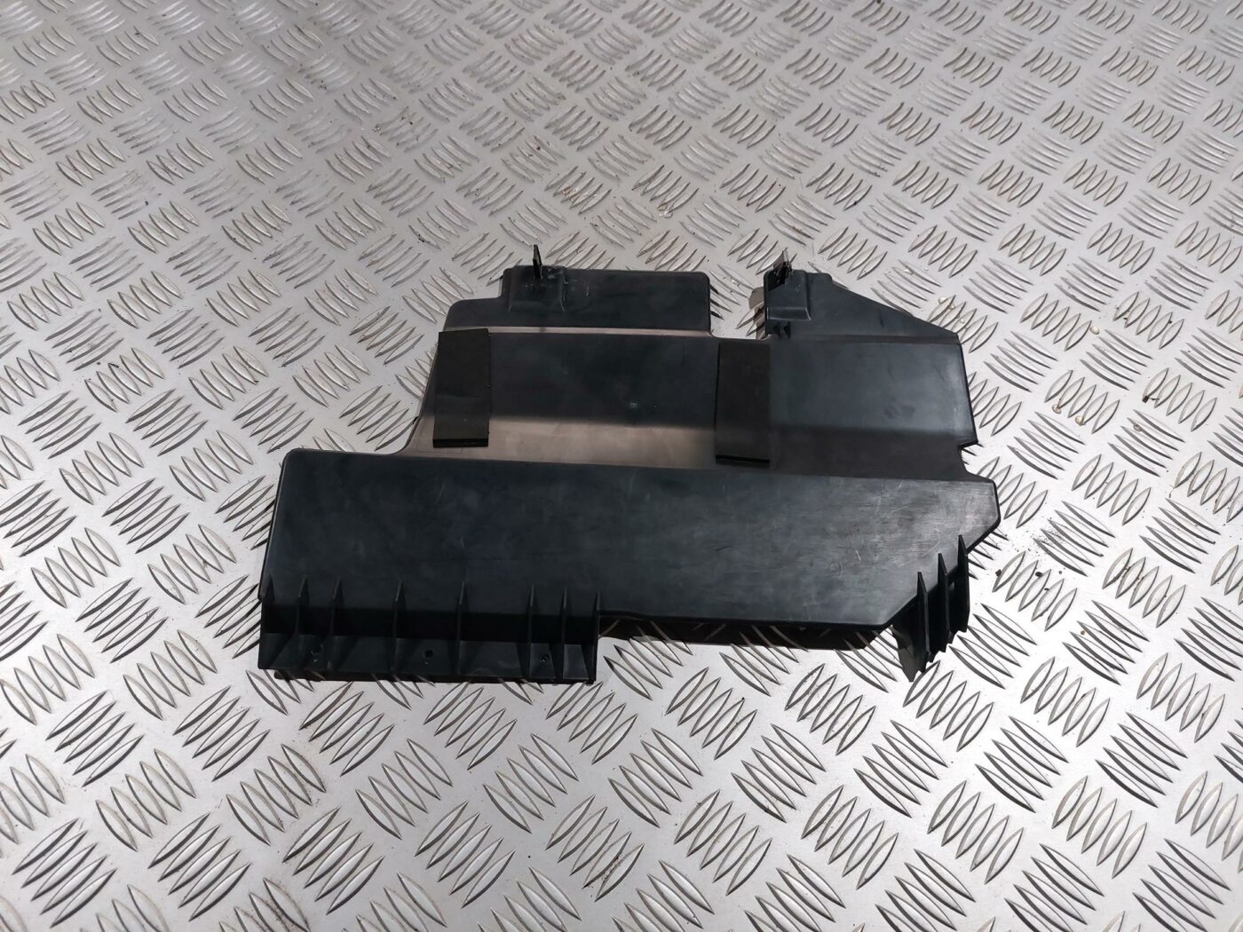 Mērinstrumentu paneļa apakšēja apdare priekš RENAULT LAGUNA 2011 1 Mērinstrumentu paneļa apakšēja apdare priekš RENAULT LAGUNA 2011