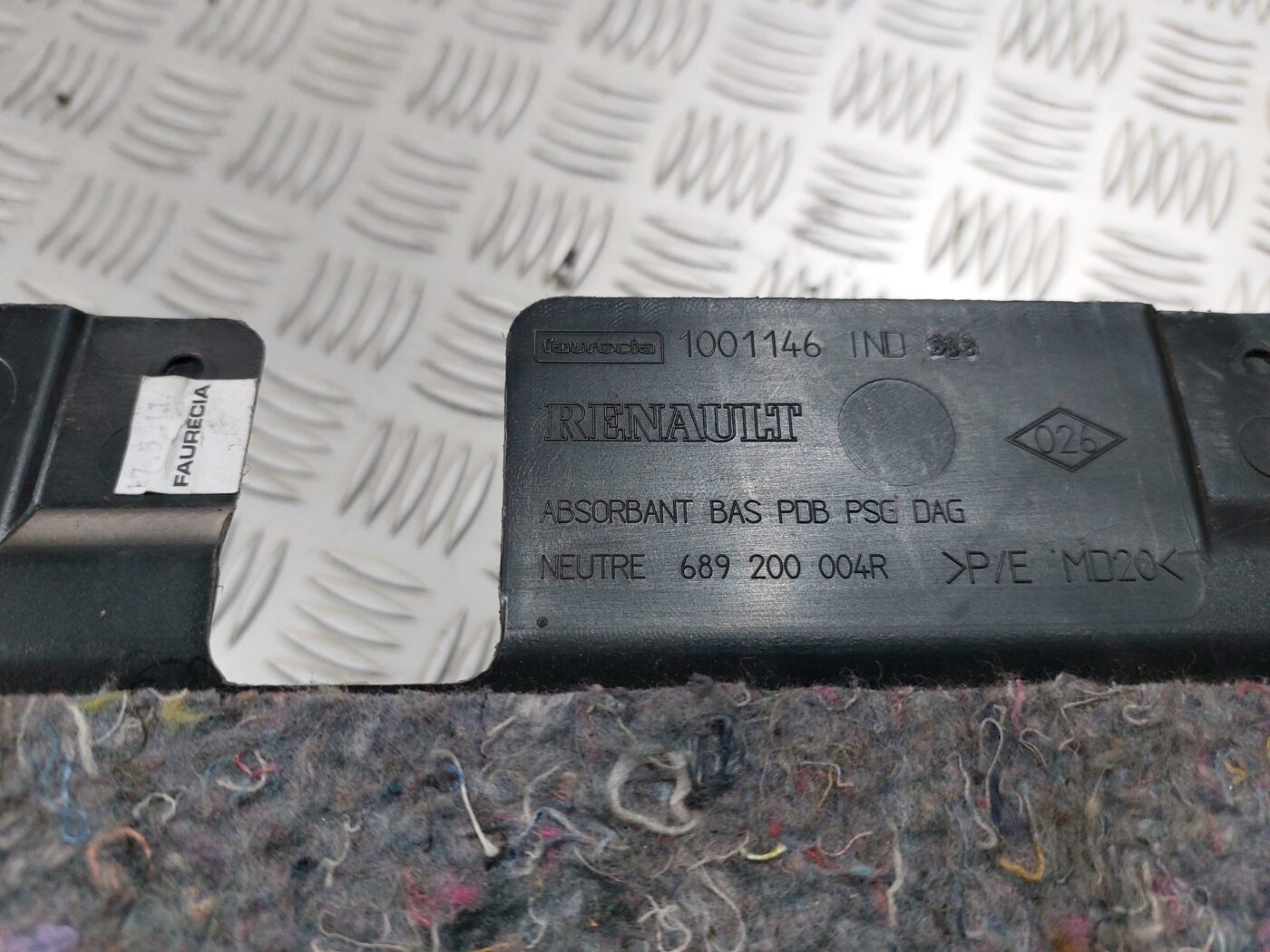 Mērinstrumentu paneļa apakšēja apdare priekš RENAULT LAGUNA 2011 3 Mērinstrumentu paneļa apakšēja apdare priekš RENAULT LAGUNA 2011