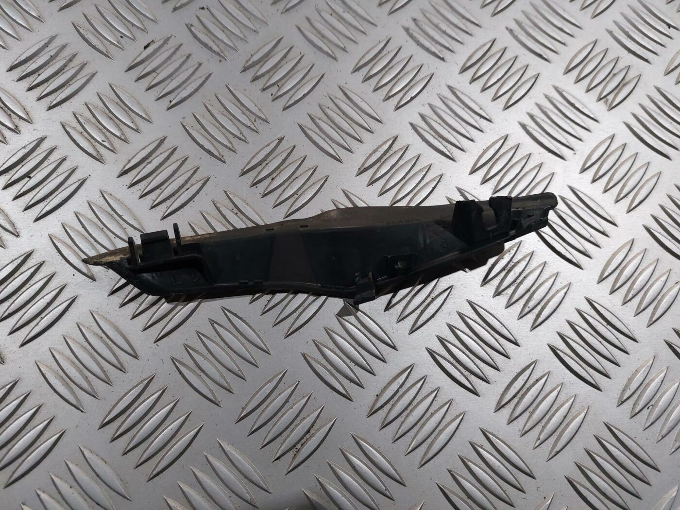 Vējstikla uzlika (deflektors) priekš RENAULT LAGUNA 2011 2 Vējstikla uzlika (deflektors) priekš RENAULT LAGUNA 2011