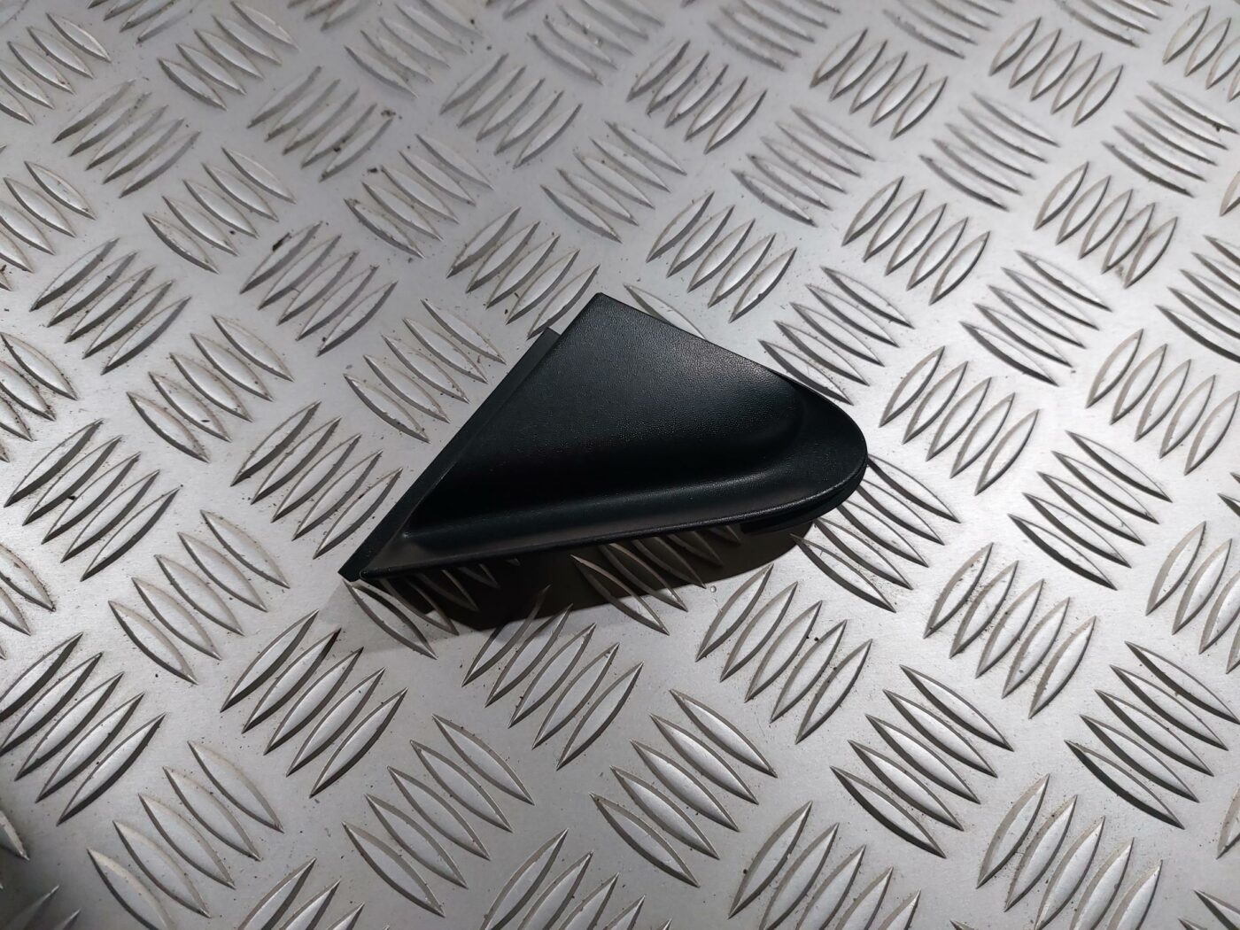 Priekšēja spārna uzlika/moldings priekš RENAULT LAGUNA 2011 1 Priekšēja spārna uzlika/moldings priekš RENAULT LAGUNA 2011