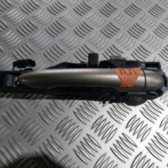 Priekšējāis labais durvju rokturis priekš RENAULT LAGUNA 2011