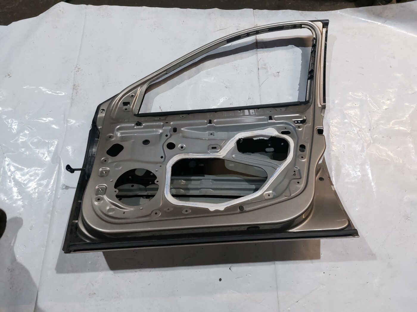 Priekšējās labās durvis priekš RENAULT LAGUNA 2011 2 Priekšējās labās durvis priekš RENAULT LAGUNA 2011