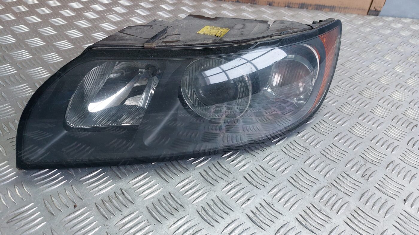 Priekšējais kreisais lukturis priekš VOLVO S40 2004 Black 2 Priekšējais kreisais lukturis priekš VOLVO S40 2004 Black