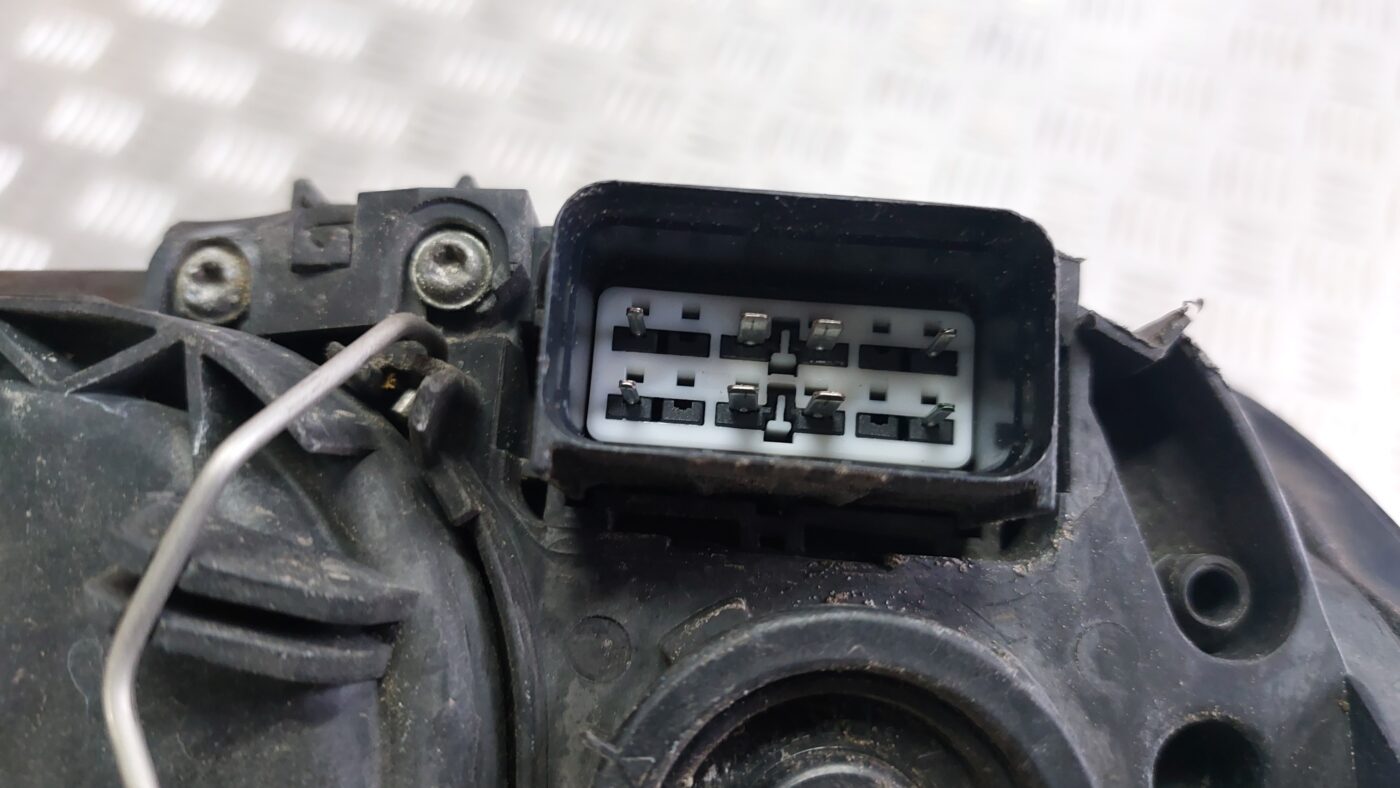 Priekšējais kreisais lukturis priekš VOLVO S40 2004 Black 4 Priekšējais kreisais lukturis priekš VOLVO S40 2004 Black