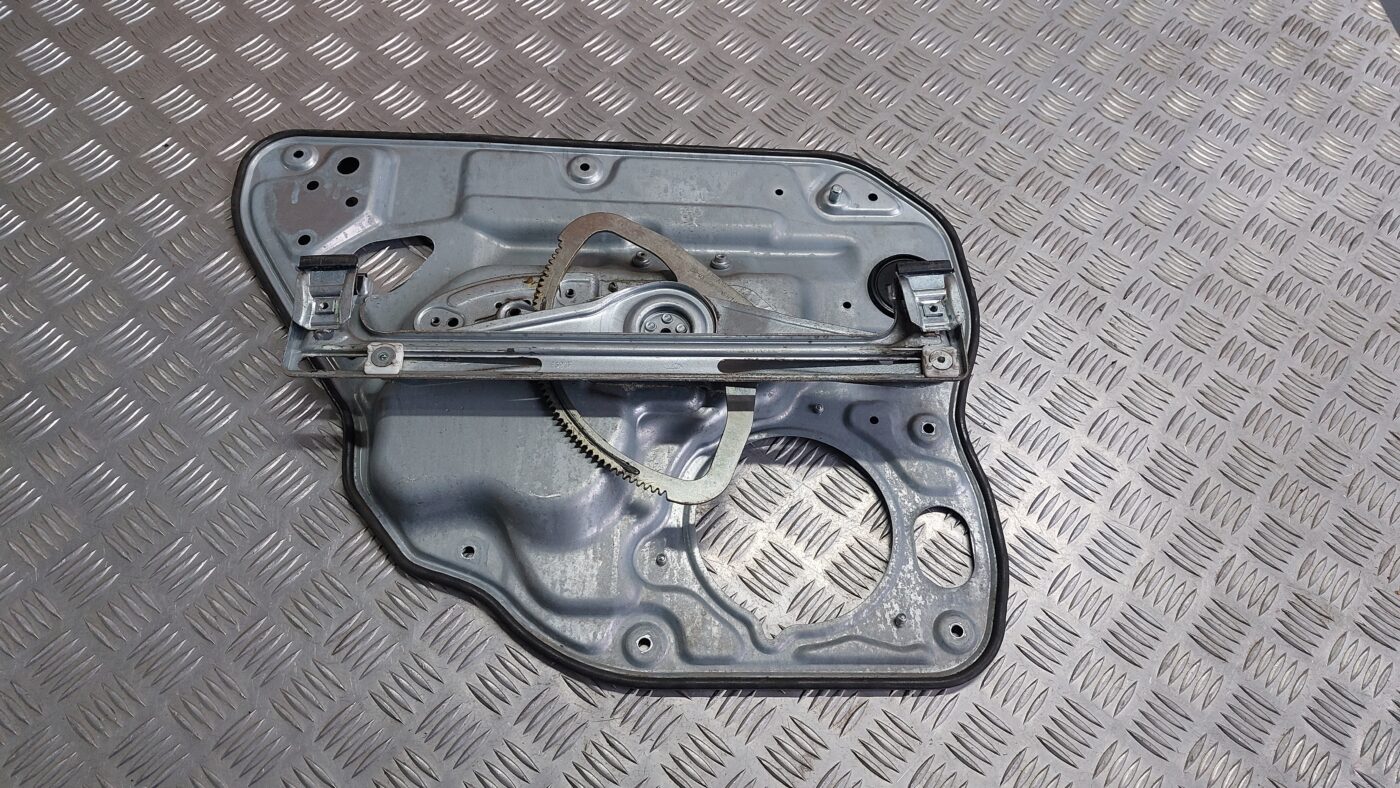 Stikla pacelšanas mehānisma panele priekš VOLVO S40 2004 Black 2 Stikla pacelšanas mehānisma panele priekš VOLVO S40 2004 Black