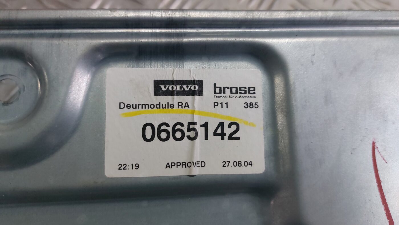 Stikla pacelšanas mehānisma panele priekš VOLVO S40 2004 Black 3 Stikla pacelšanas mehānisma panele priekš VOLVO S40 2004 Black