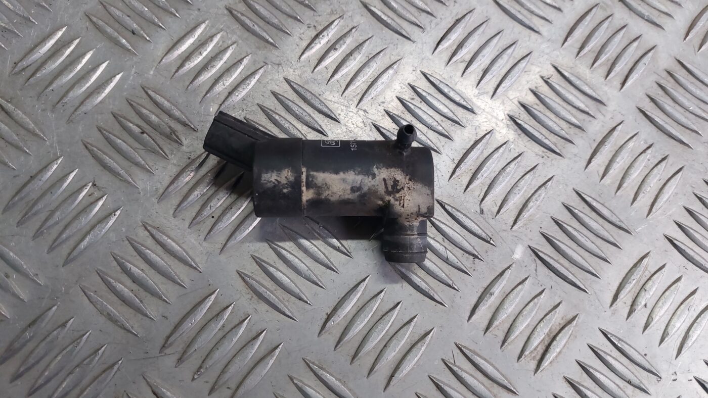 Mazgātāja šķidruma sūknis priekš VOLVO S40 2004 Black 2 Mazgātāja šķidruma sūknis priekš VOLVO S40 2004 Black