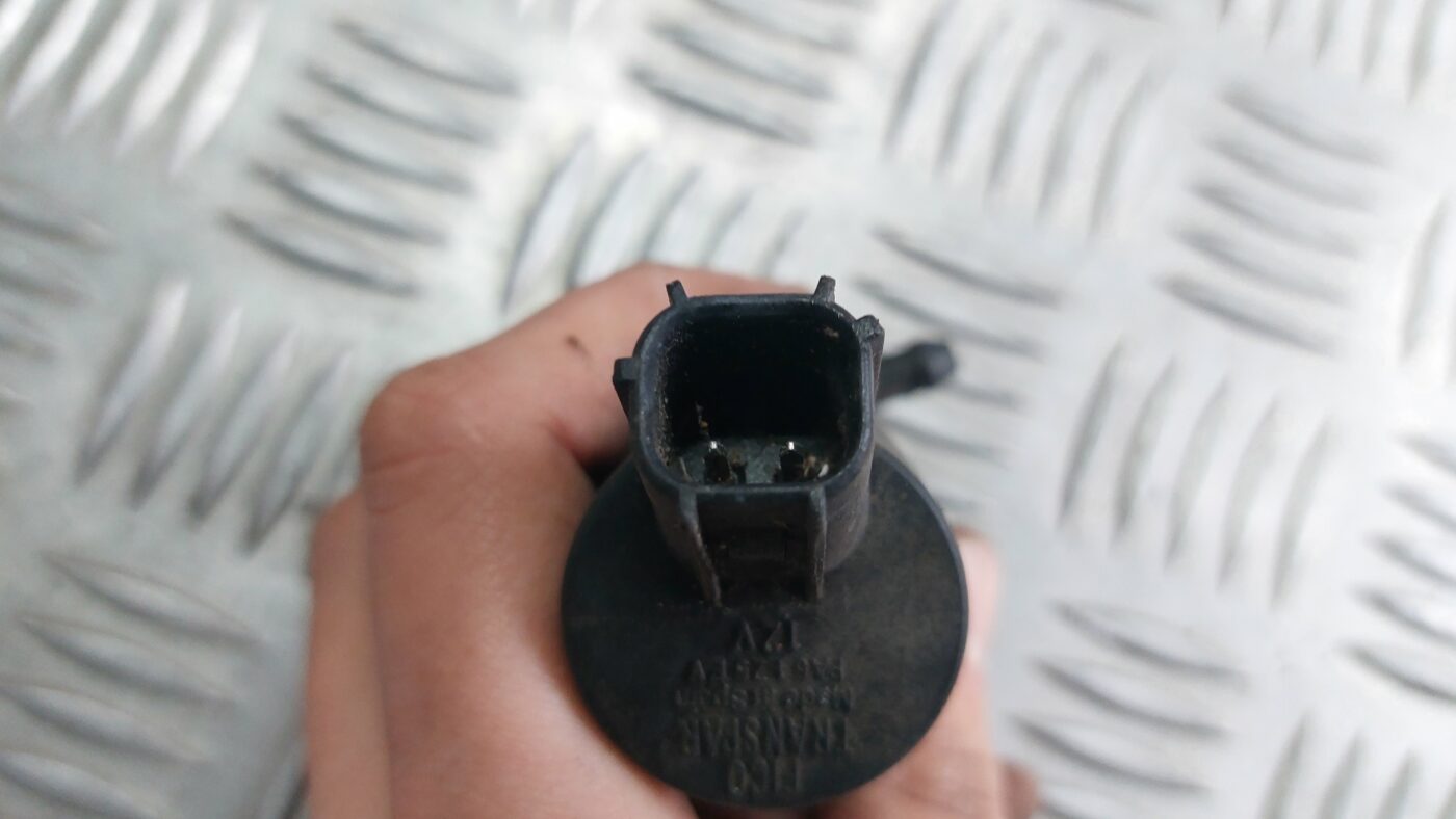 Mazgātāja šķidruma sūknis priekš VOLVO S40 2004 Black 3 Mazgātāja šķidruma sūknis priekš VOLVO S40 2004 Black