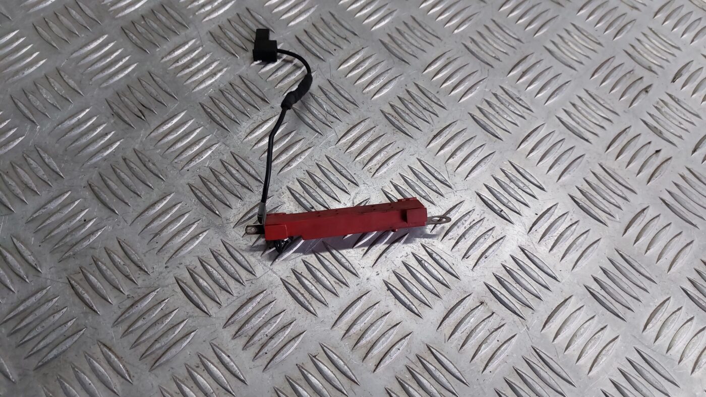 Antenas pastiprinātāja bloks priekš VOLVO S40 2004 Black 1 Antenas pastiprinātāja bloks priekš VOLVO S40 2004 Black