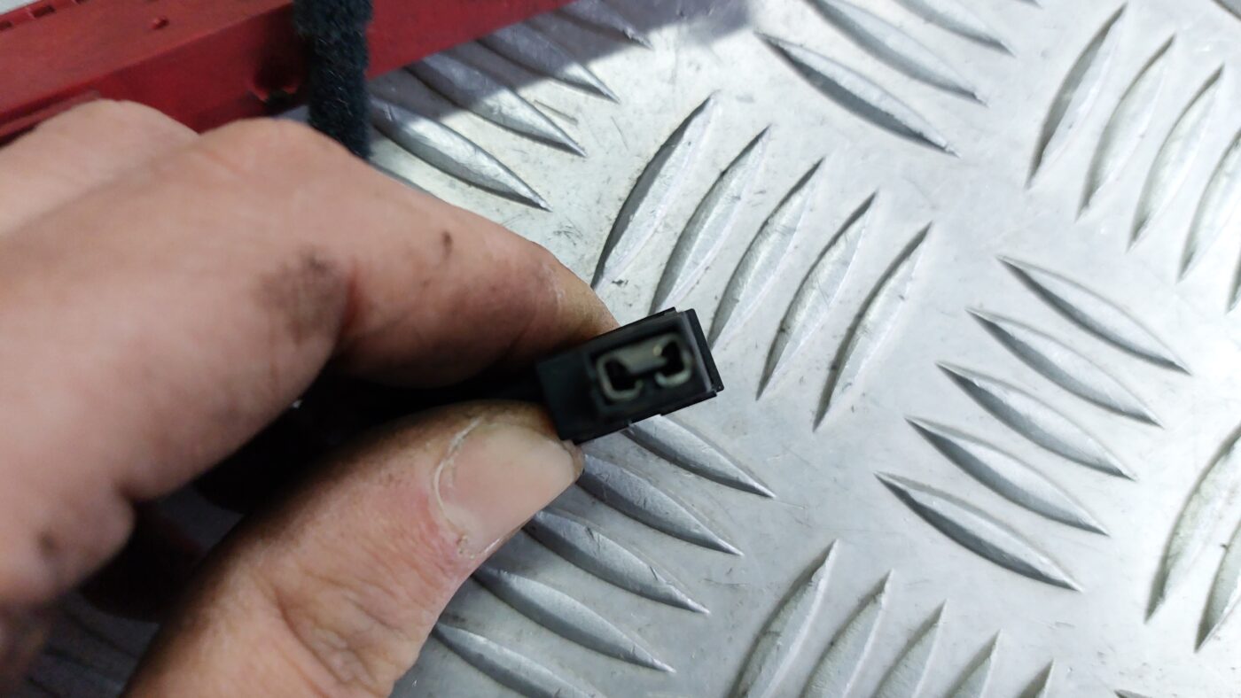 Antenas pastiprinātāja bloks priekš VOLVO S40 2004 Black 3 Antenas pastiprinātāja bloks priekš VOLVO S40 2004 Black