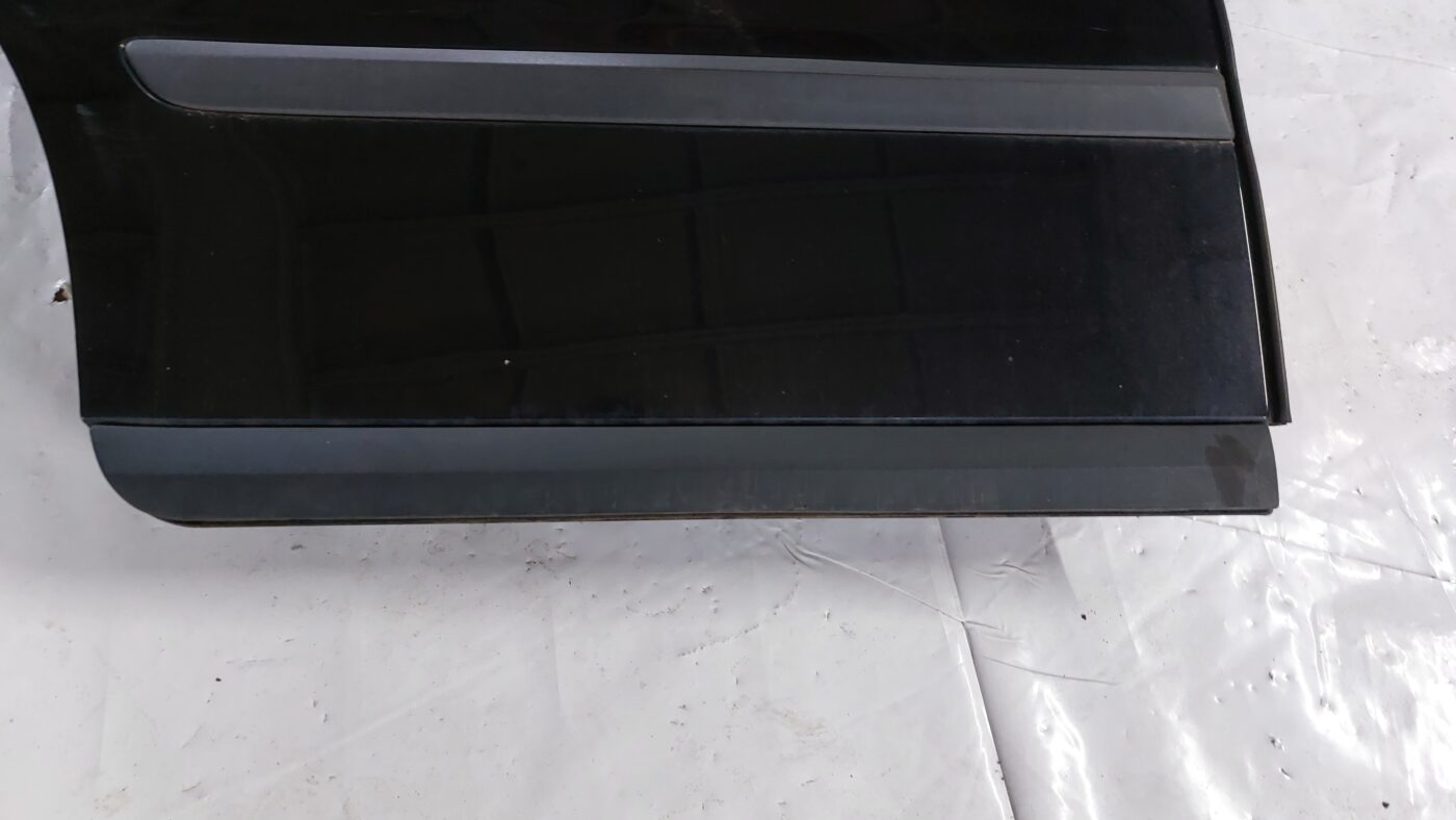 Aizmugurējās labās durvis priekš VOLVO S40 2004 Black 2 Aizmugurējās labās durvis priekš VOLVO S40 2004 Black