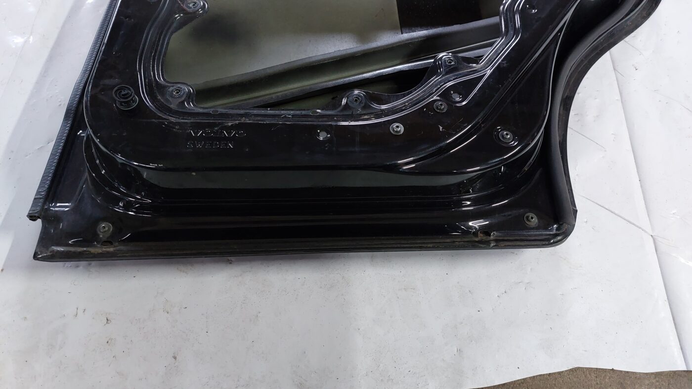 Aizmugurējās labās durvis priekš VOLVO S40 2004 Black 5 Aizmugurējās labās durvis priekš VOLVO S40 2004 Black