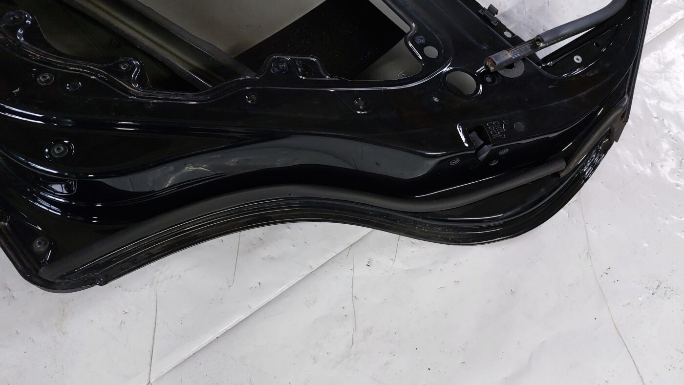 Aizmugurējās labās durvis priekš VOLVO S40 2004 Black 6 Aizmugurējās labās durvis priekš VOLVO S40 2004 Black