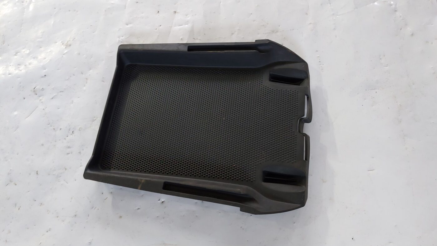 Mantu glabāšanas nodalījuma paklājs priekš VOLVO S40 2004 Black