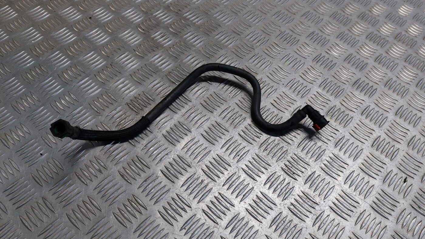 Degvielas caurule priekš VOLVO S40 2004 Black