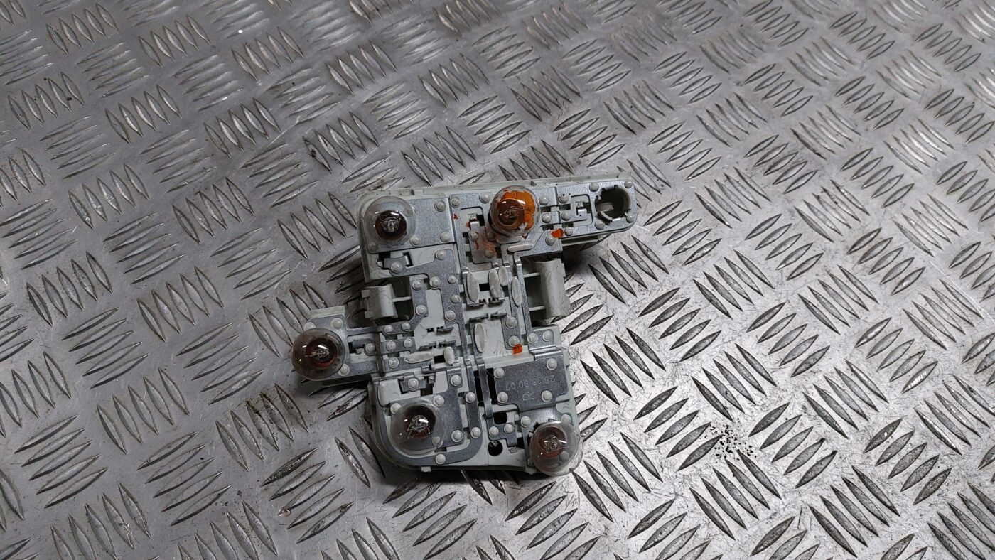 Aizmugures luktura spuldzes turētājs priekš VOLVO S40 2004 Black 1 Aizmugures luktura spuldzes turētājs priekš VOLVO S40 2004 Black