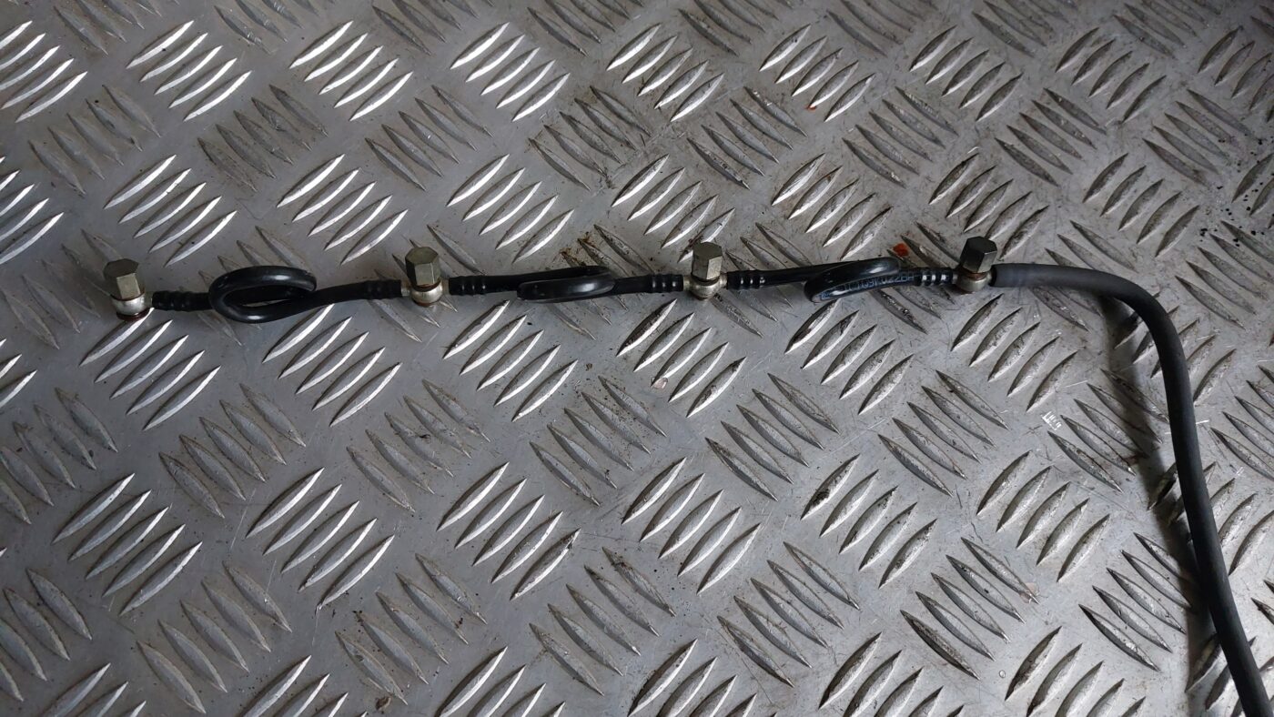 Degvielas atgriešanas caurule priekš FORD TRANSIT 2000-2006 2.0 55KW 1C1Q9K022BA 3 Degvielas atgriešanas caurule priekš FORD TRANSIT 2000-2006 2.0 55KW 1C1Q9K022BA