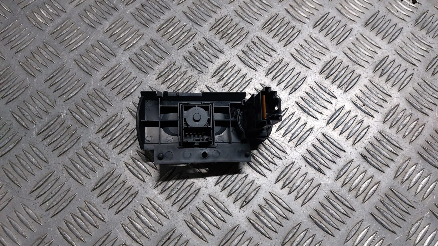 Spoguļa regulēšanas poga priekš MITSUBISHI COLT 2007 2 Spoguļa regulēšanas poga priekš MITSUBISHI COLT 2007