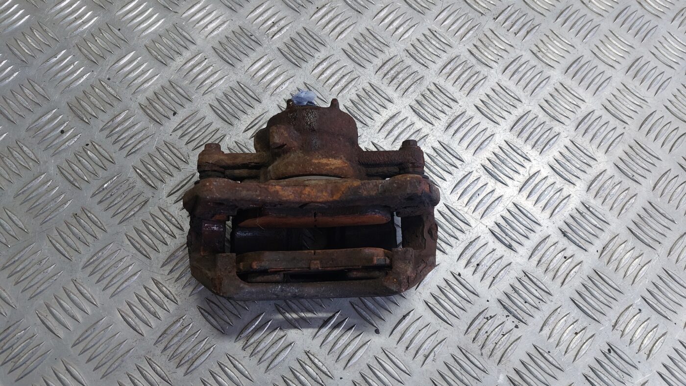 Priekšējais kreisais suports priekš MITSUBISHI COLT 2007