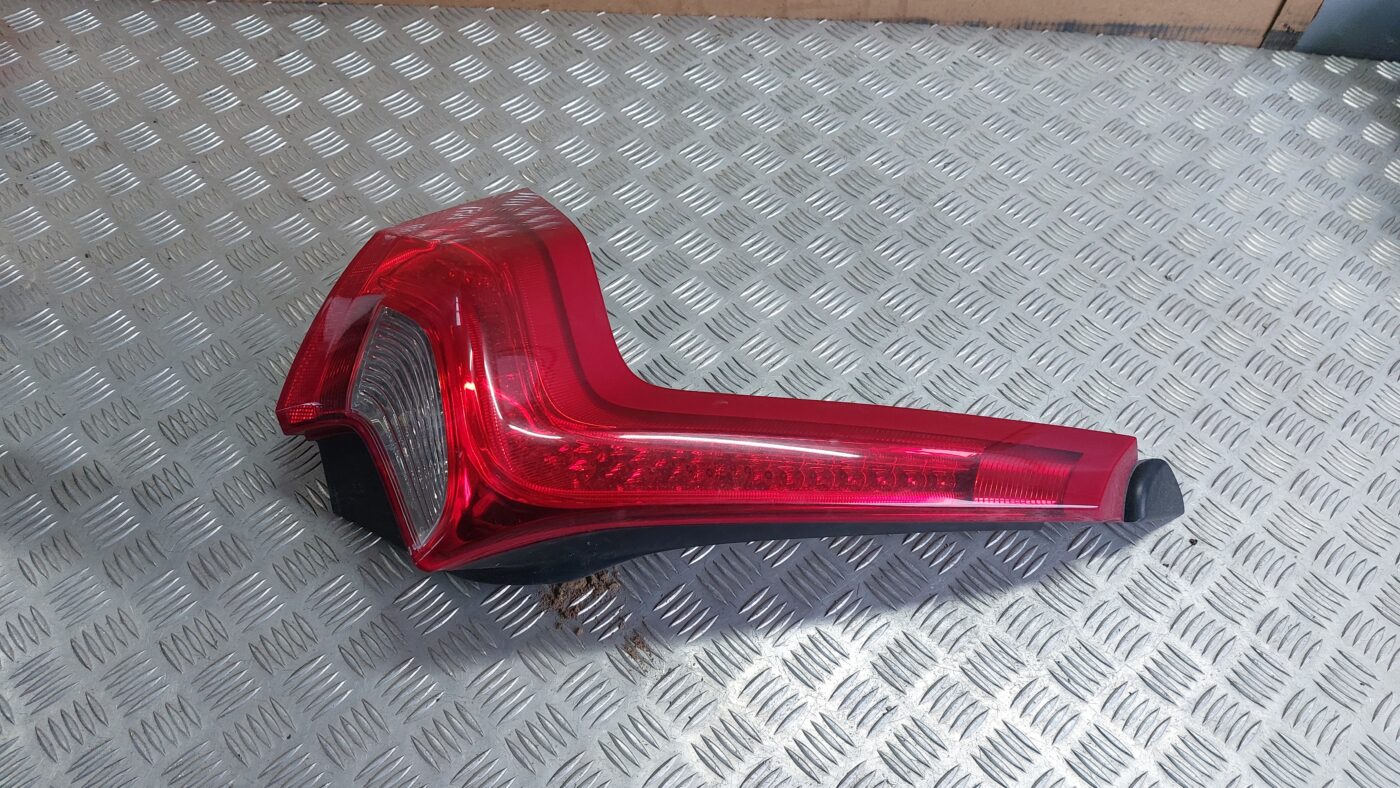 Aizmugurējais kreisais lukturis priekš VOLVO V60 2012