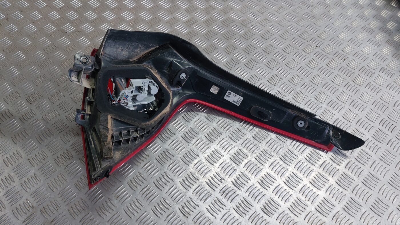 Aizmugurējais kreisais lukturis priekš VOLVO V60 2012